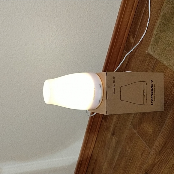 Oil diffuser with light - Picture 3 of 3